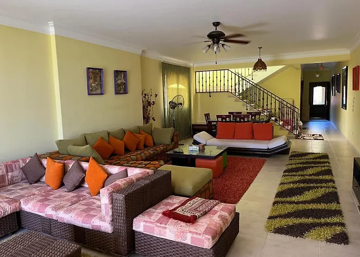 La Vista 5 Beachfront 265m Luxury Ain Suchna